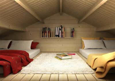 Ein Gartenhaus mit Schlafboden bietet mehr Platz zum Übernachten
