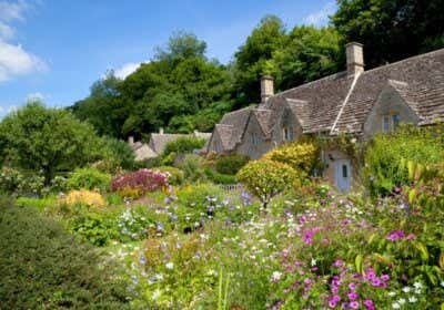 Wie im Märchen: So gestalten Sie Ihren eigenen, romantischen Cottage Garten