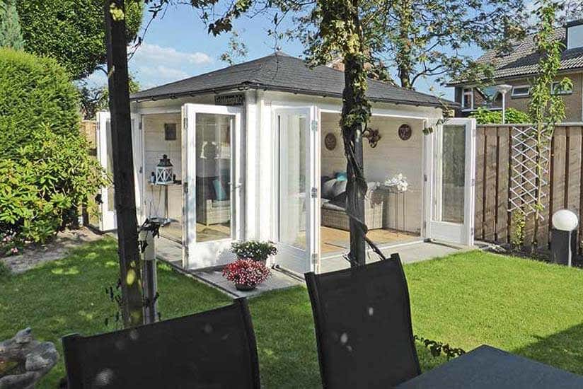 Sunshine-ISO: Ein Gartenhaus als Gartenzimmer
